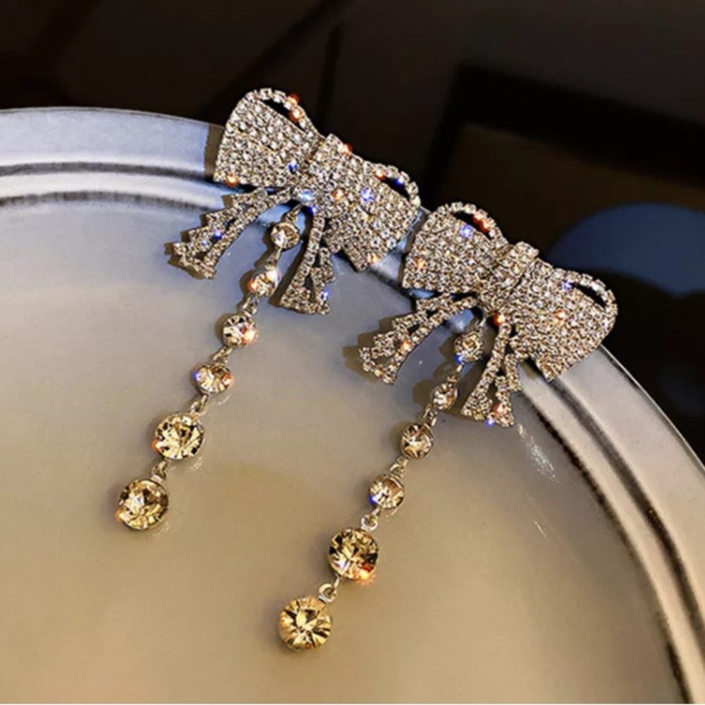 🌟 Rhinestone Bowknot Earrings Long - Picture 3 of 6